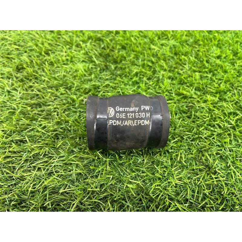 Патрубок (система охлаждения) Audi Q7 4M 2015 3.0 CRE 06E121030H