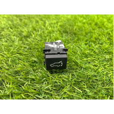 Кнопка открывания крышки багажника