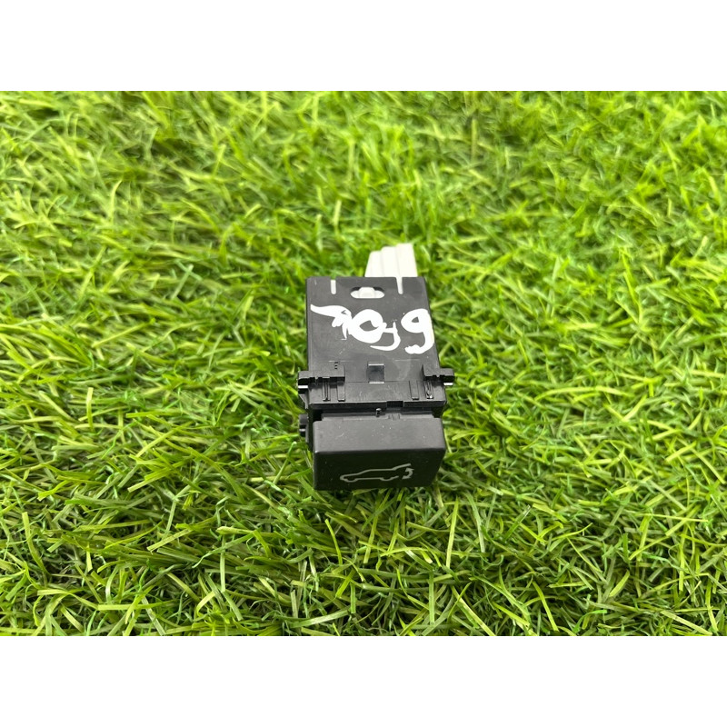 Кнопка открывания крышки багажника (электрика / кнопки) Subaru Forester SK 2020 2.5 83385SJ000