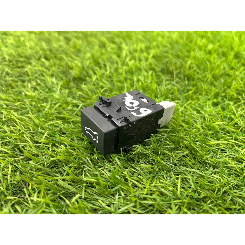 Кнопка открывания крышки багажника (электрика / кнопки) Subaru Forester SK 2020 2.5 83385SJ000