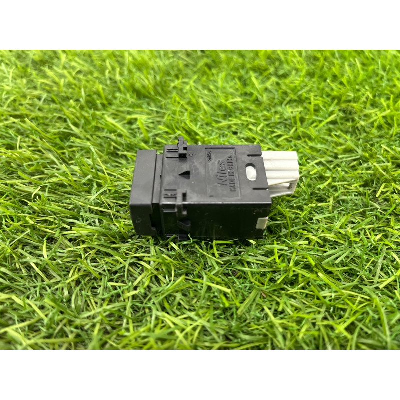 Кнопка открывания крышки багажника (электрика / кнопки) Subaru Forester SK 2020 2.5 83385SJ000