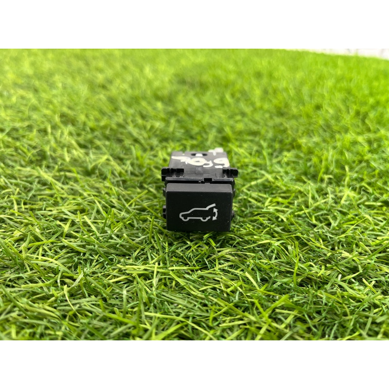 Кнопка открывания крышки багажника (электрика / кнопки) Subaru Forester SK 2020 2.5 83385SJ000