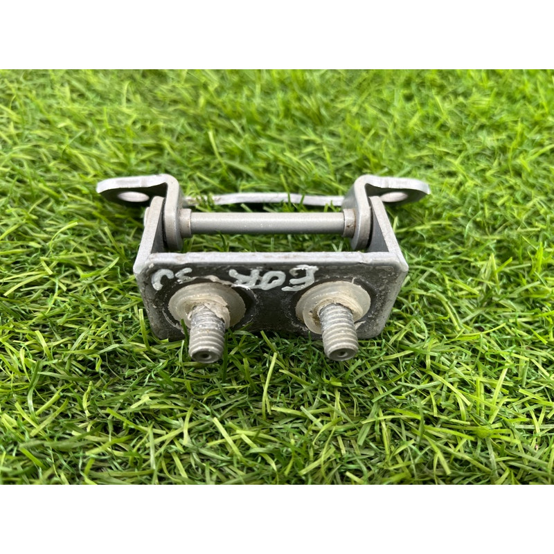 Петля багажника (кузов і елементи) Subaru Forester SJ 60879FJ000