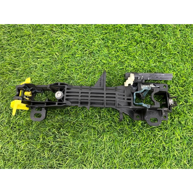 Кронштейн ручки двери (кузов и элементы) Subaru Forester SJ 61142FJ000
