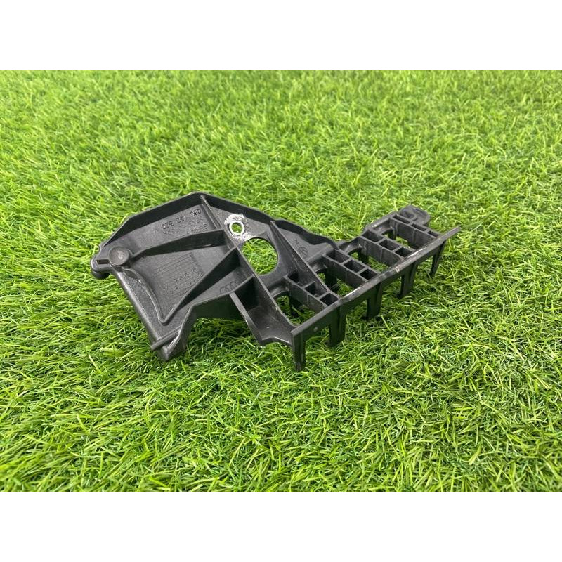 Кронштейн вакуумного клапана (кронштейны двигателя) Audi Q7 4M 2015 3.0 CRE 06E133520M