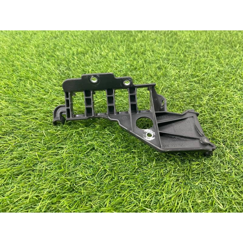 Кронштейн вакуумного клапана (кронштейны двигателя) Audi Q7 4M 2015 3.0 CRE 06E133520M