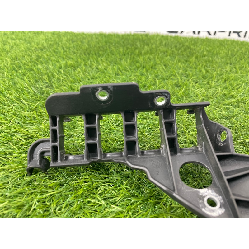 Кронштейн вакуумного клапана (кронштейны двигателя) Audi Q7 4M 2015 3.0 CRE 06E133520M