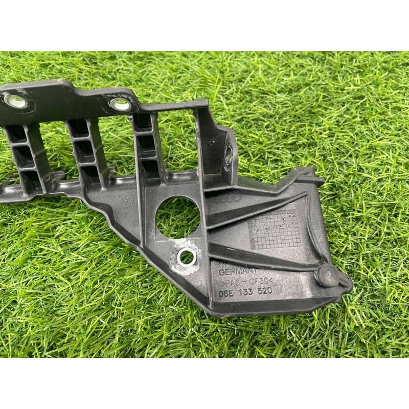 Кронштейн вакуумного клапана (кронштейны двигателя) Audi Q7 4M 2015 3.0 CRE 06E133520M