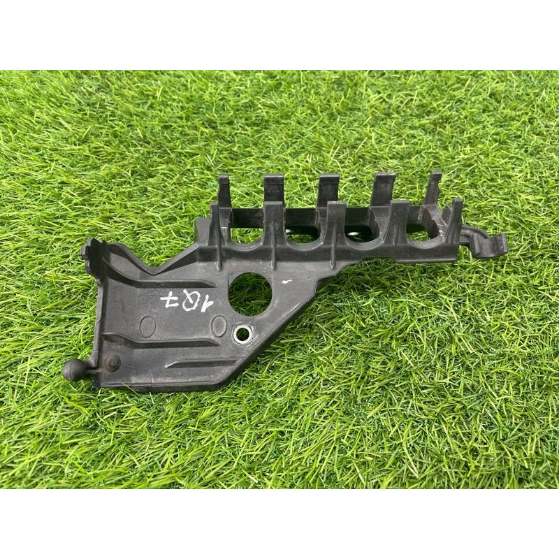 Кронштейн вакуумного клапана (кронштейны двигателя) Audi Q7 4M 2015 3.0 CRE 06E133520M