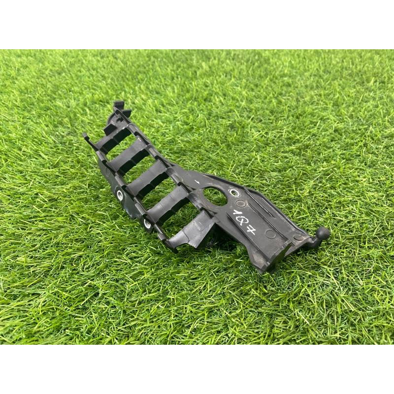 Кронштейн вакуумного клапана (кронштейны двигателя) Audi Q7 4M 2015 3.0 CRE 06E133520M