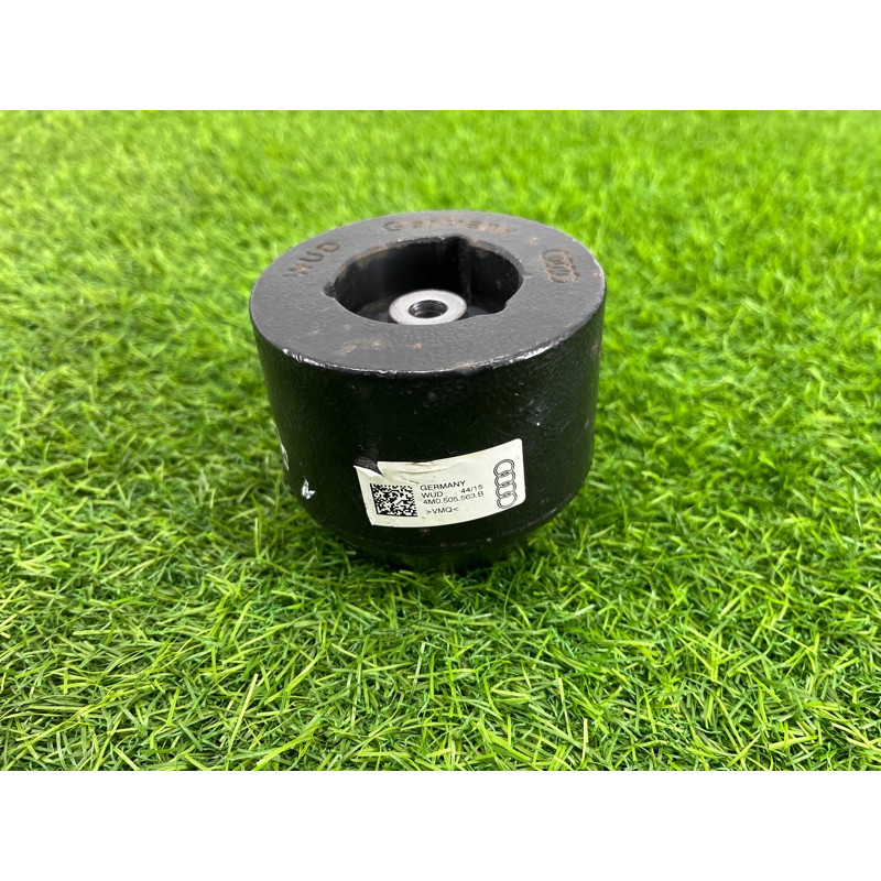 Демпфер заднего подрамника (подвеска) Audi Q7 4M 2015 3.0 CRE 4M0505563B