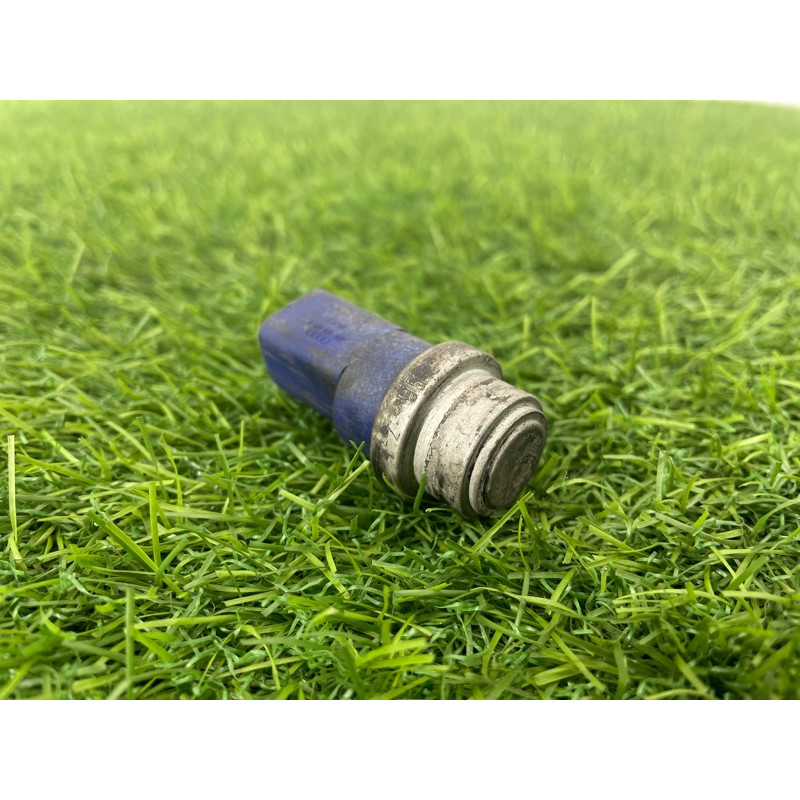 Датчик температуры (электрика / датчики) Volkswagen Golf 1K 2004 2.0 BKD 800959481B