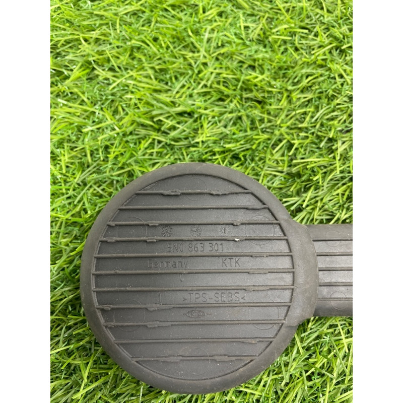 Коврик центральной консоли (салон) Volkswagen Tiguan 5N 2011 1.4 CAVA 5N086330182V