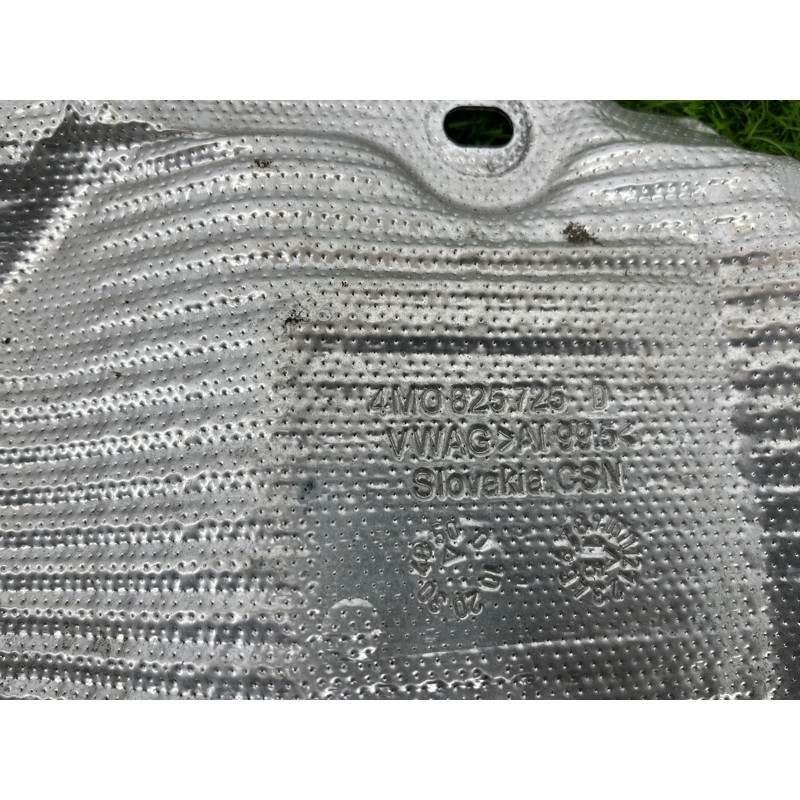 Термозащита (наружные элементы кузова) Audi Q7 4M 2015 3.0 CRE 4M0825725D