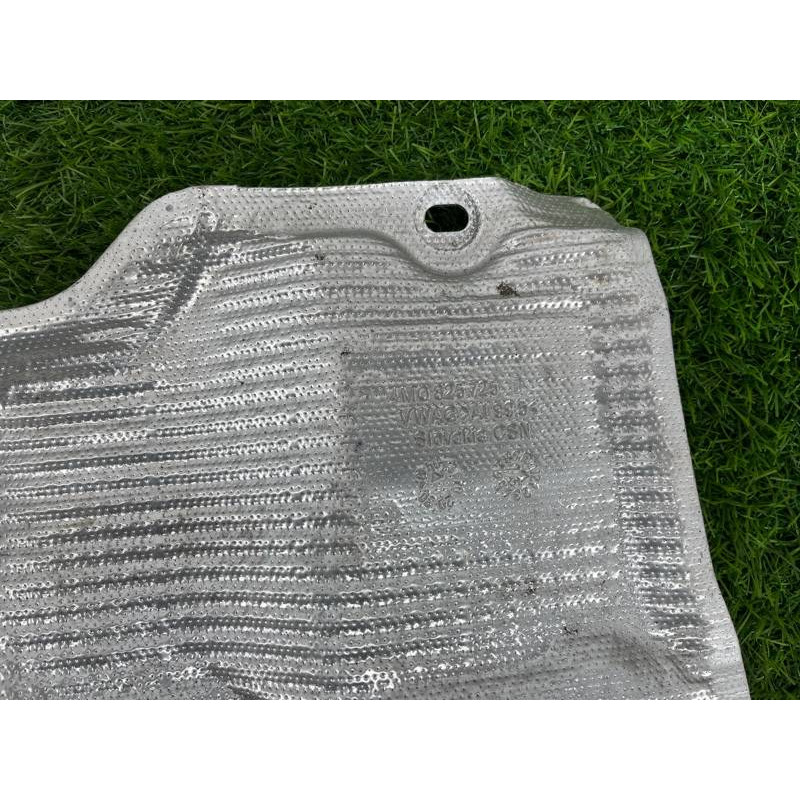 Термозащита (наружные элементы кузова) Audi Q7 4M 2015 3.0 CRE 4M0825725D