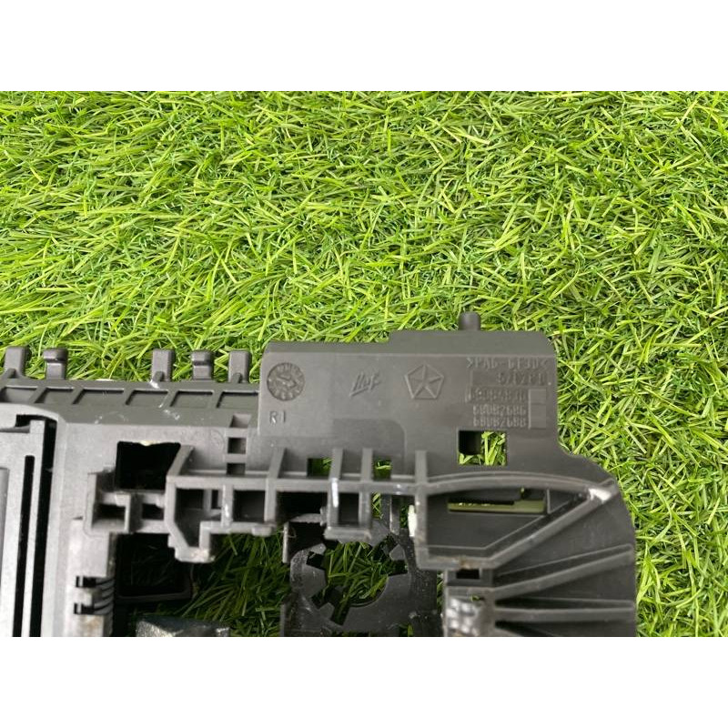 Кронштейн ручки дверей (кузов і елементи) Jeep Cherokee Trailhawk 2014 2.4 68084836AD