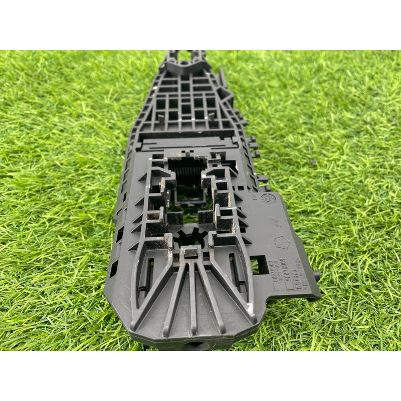 Кронштейн ручки дверей (кузов і елементи) Jeep Cherokee Trailhawk 2014 2.4 68084836AD