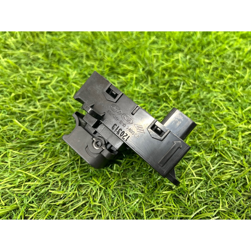 Кнопка стеклоподъемника (электрика / кнопки) KIA Optima TF 935802T000