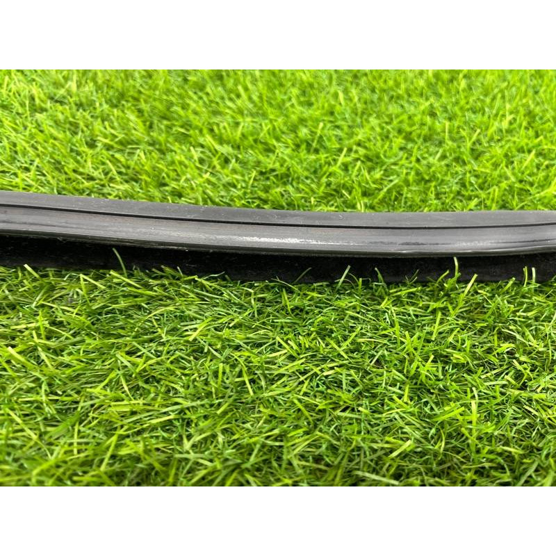 Уплотнитель стекла двери (кузов и элементы) Mercedes-Benz GL X164 2012 4.6 A1647350525