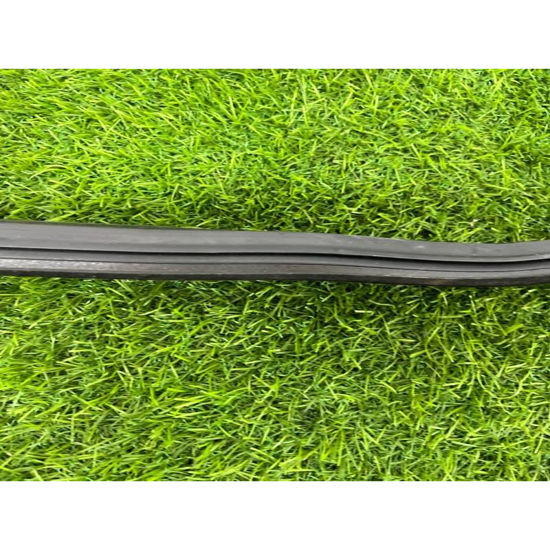Уплотнитель стекла двери (кузов и элементы) Mercedes-Benz GL X164 2012 4.6 A1647350525