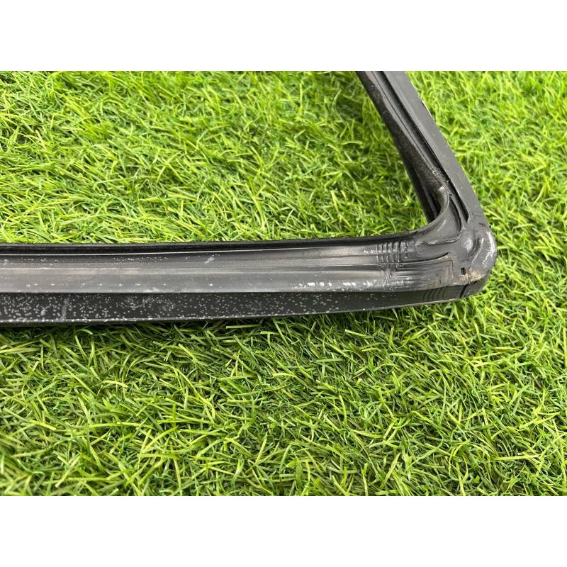 Уплотнитель стекла двери (кузов и элементы) Mercedes-Benz GL X164 2012 4.6 A1647350525