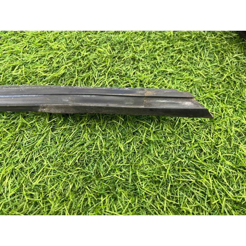 Уплотнитель стекла двери (кузов и элементы) Mercedes-Benz GL X164 2012 4.6 A1647350525