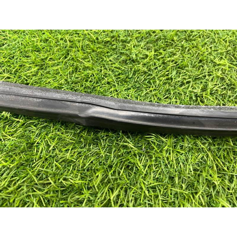 Уплотнитель стекла двери (кузов и элементы) Mercedes-Benz GL X164 2012 4.6 A1647350525