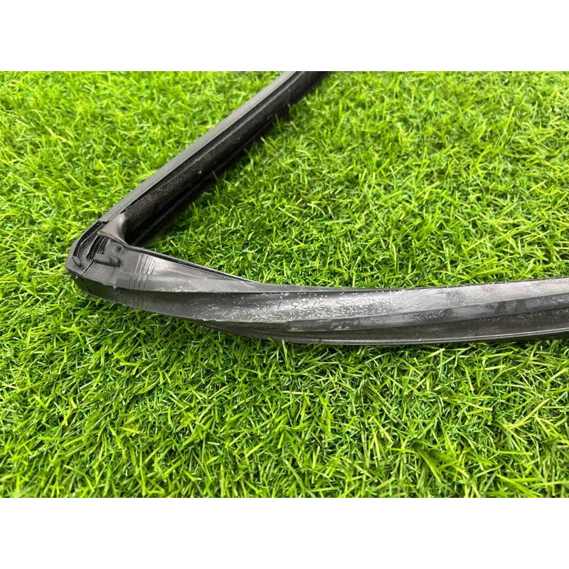 Уплотнитель стекла двери (кузов и элементы) Mercedes-Benz GL X164 2012 4.6 A1647350525