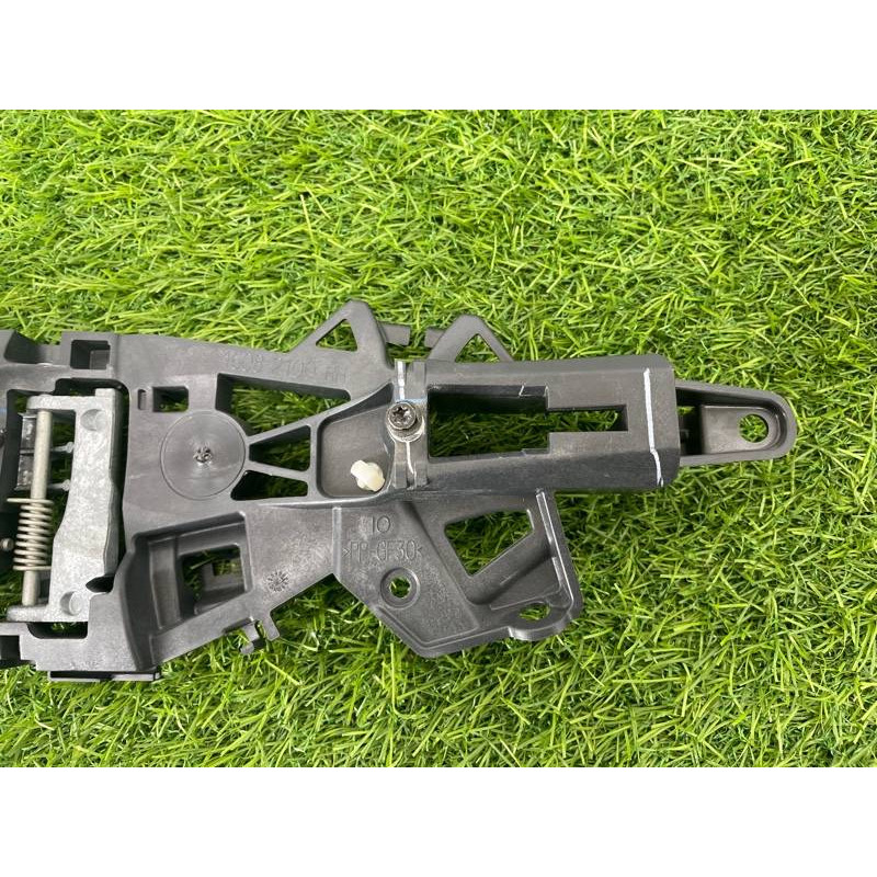 Кронштейн ручки двери (кузов и элементы) Cadillac Xt5 1 2016 3.6 13512735