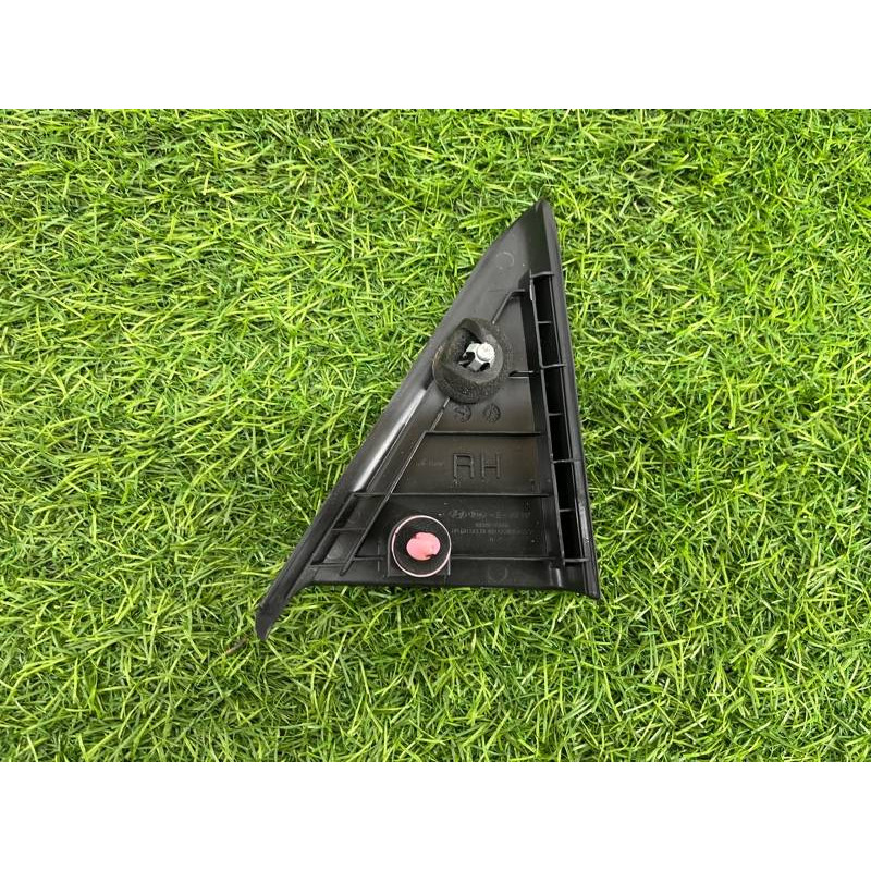 Молдинг двери (уголок) внутренний (кузов и элементы) Hyundai Sonata YF 839203S000RY