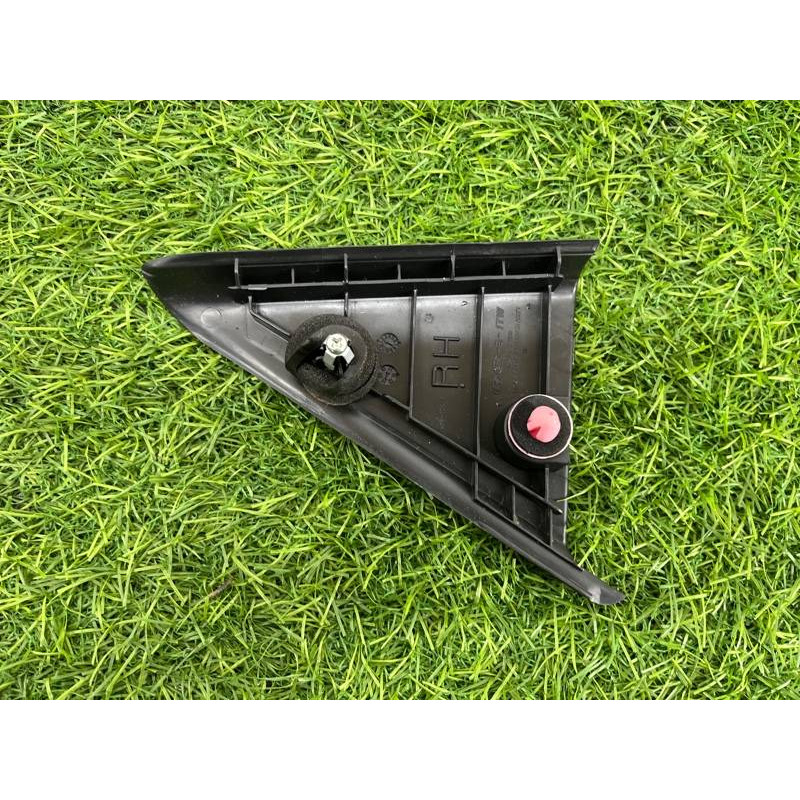 Молдинг двери (уголок) внутренний (кузов и элементы) Hyundai Sonata YF 839203S000RY