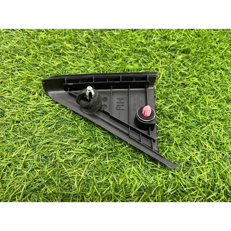 Молдинг двери (уголок) внутренний (кузов и элементы) Hyundai Sonata YF 839203S000RY