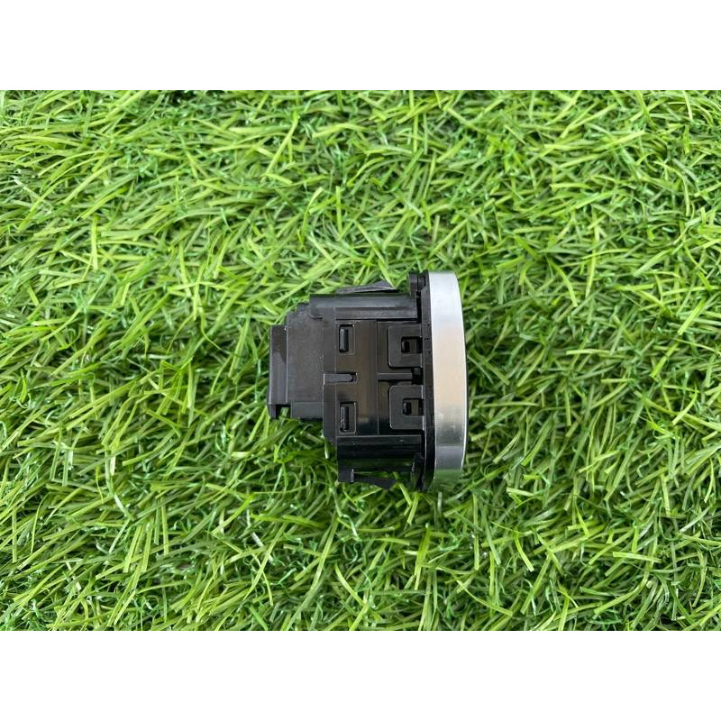 Кнопка блокировки центрального замка (электрика / кнопки) Ford Ecosport B515 2018 1.0L F1EZ14028B