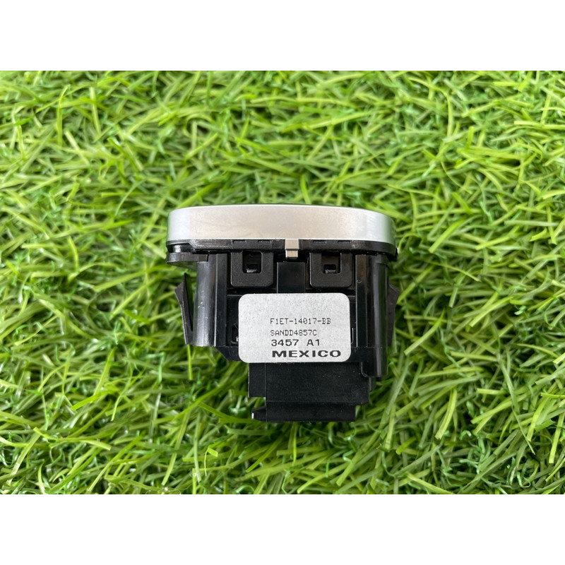 Кнопка блокировки центрального замка (электрика / кнопки) Ford Ecosport B515 2018 1.0L F1EZ14028B