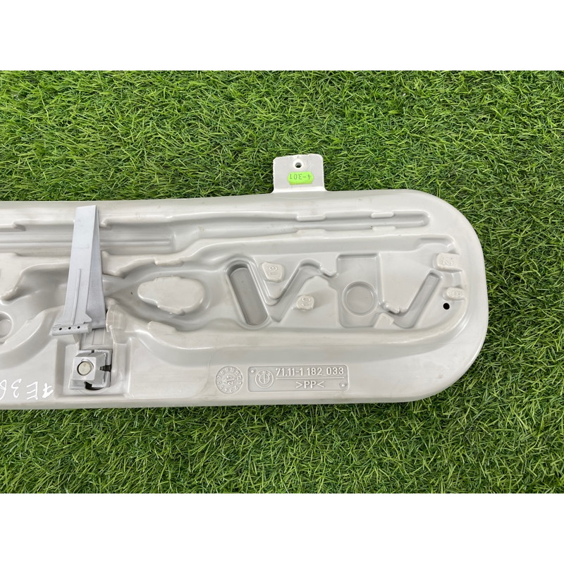 Ящик для инструментов (аксессуары) BMW 3-series E36 1997 M52b28 71111182366