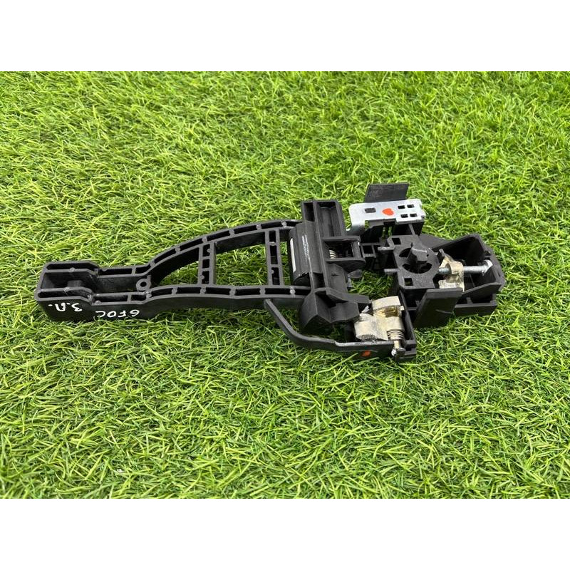 Кронштейн ручки двери (кузов и элементы) FORD Focus MK3 2013 2.0 CM5Z5826684F