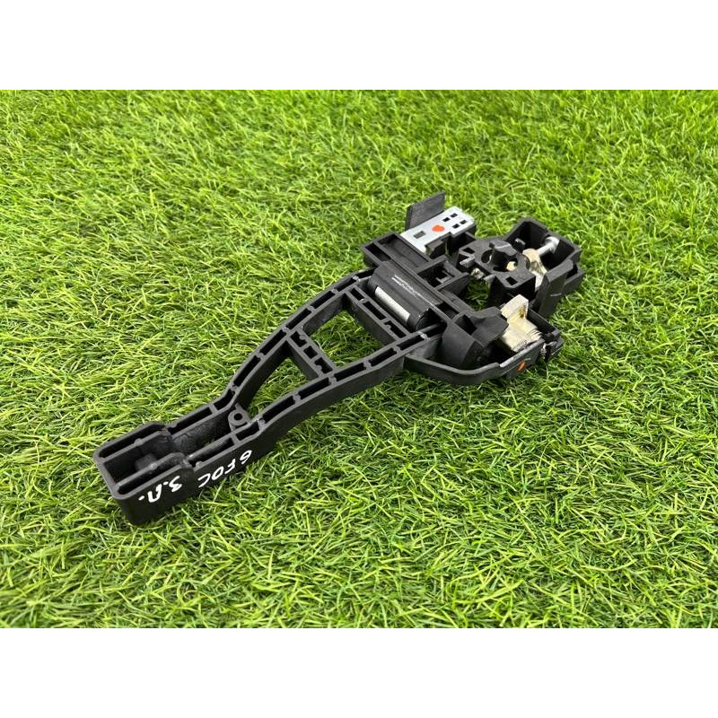 Кронштейн ручки двери (кузов и элементы) FORD Focus MK3 2013 2.0 CM5Z5826684F