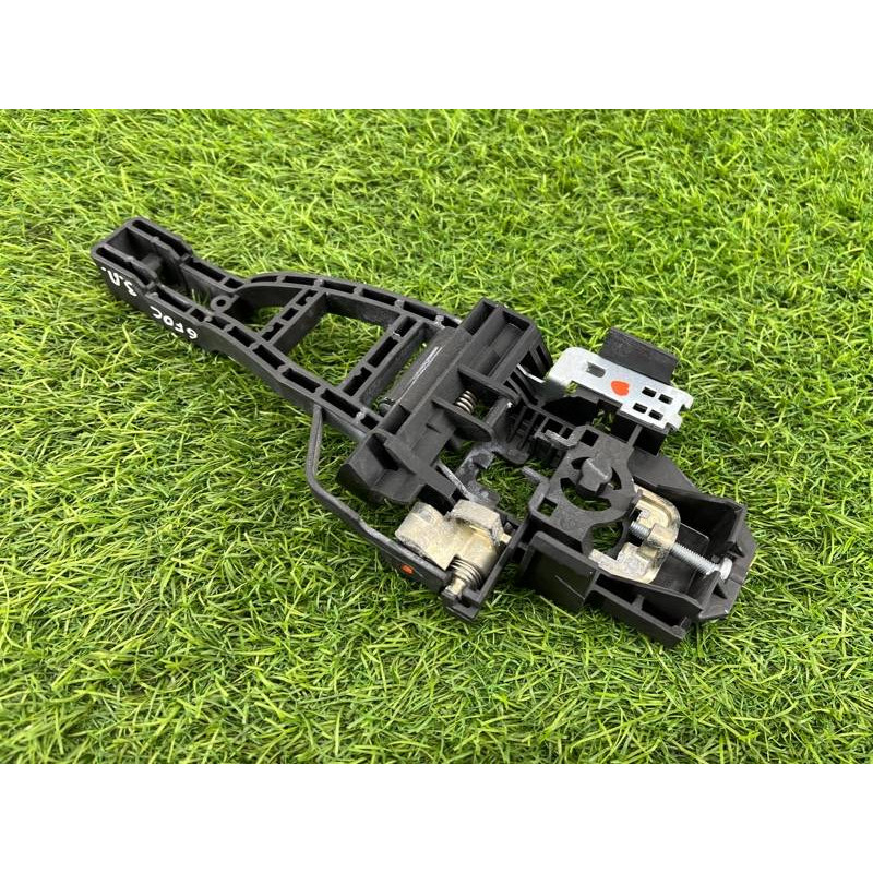 Кронштейн ручки двери (кузов и элементы) FORD Focus MK3 2013 2.0 CM5Z5826684F
