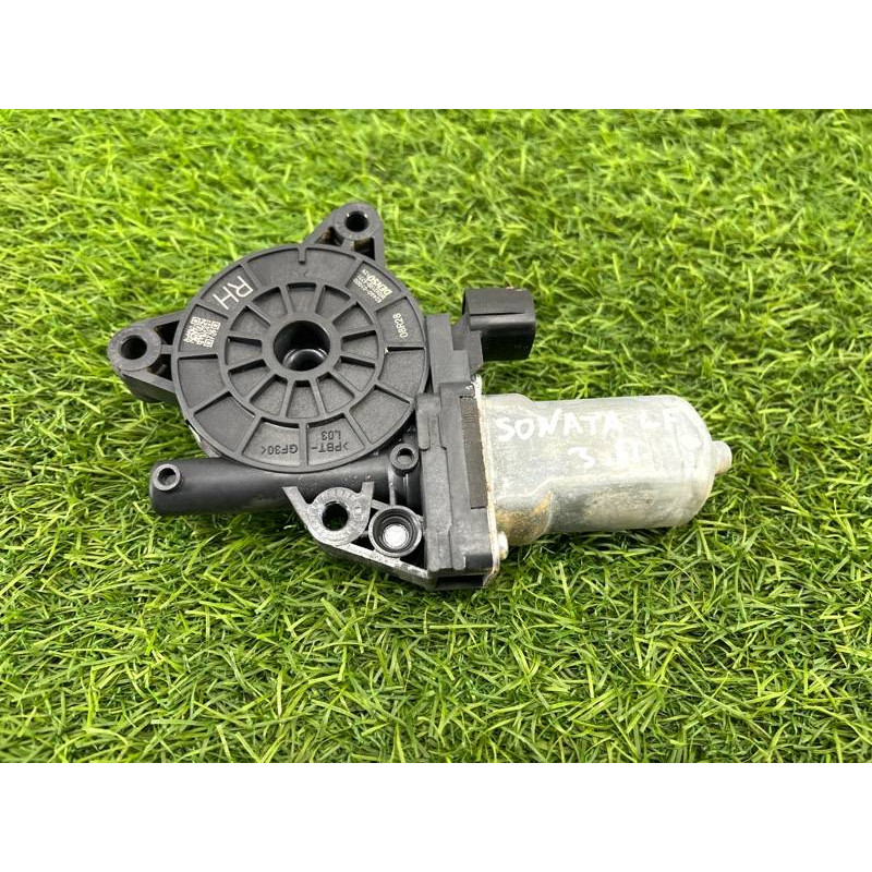 Мотор стеклоподъемника (электрика) Hyundai Sonata LF 82460c1000