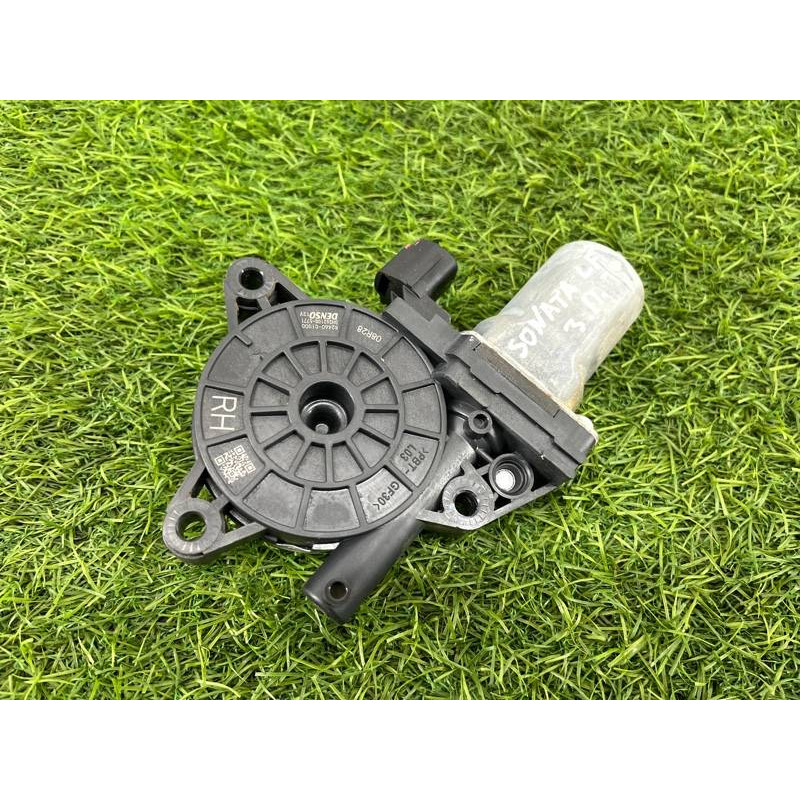 Мотор стеклоподъемника (электрика) Hyundai Sonata LF 82460c1000