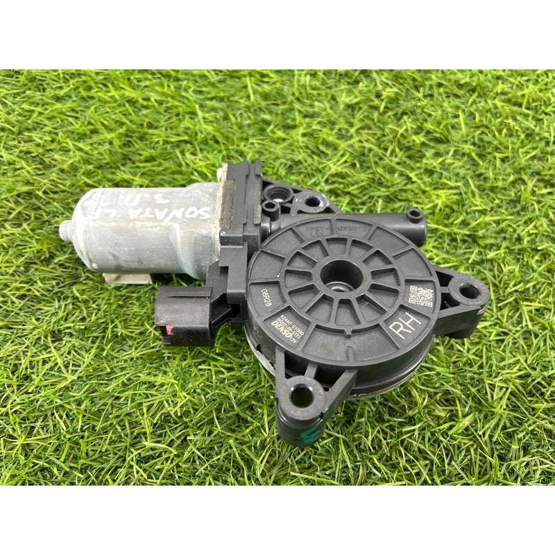 Мотор стеклоподъемника (электрика) Hyundai Sonata LF 82460c1000