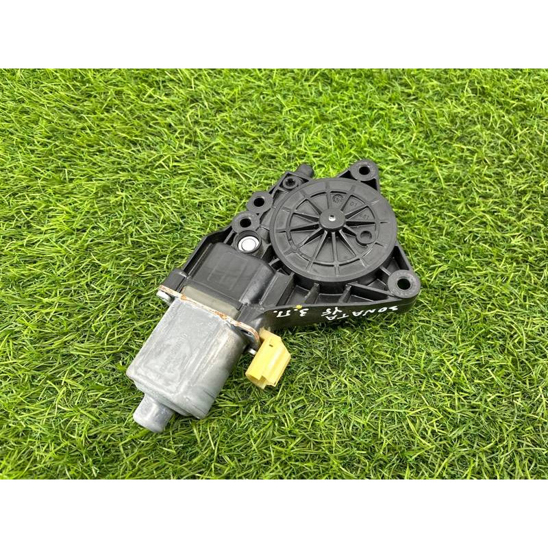 Мотор стеклоподъемника (электрика) Hyundai Sonata YF 834603Q001