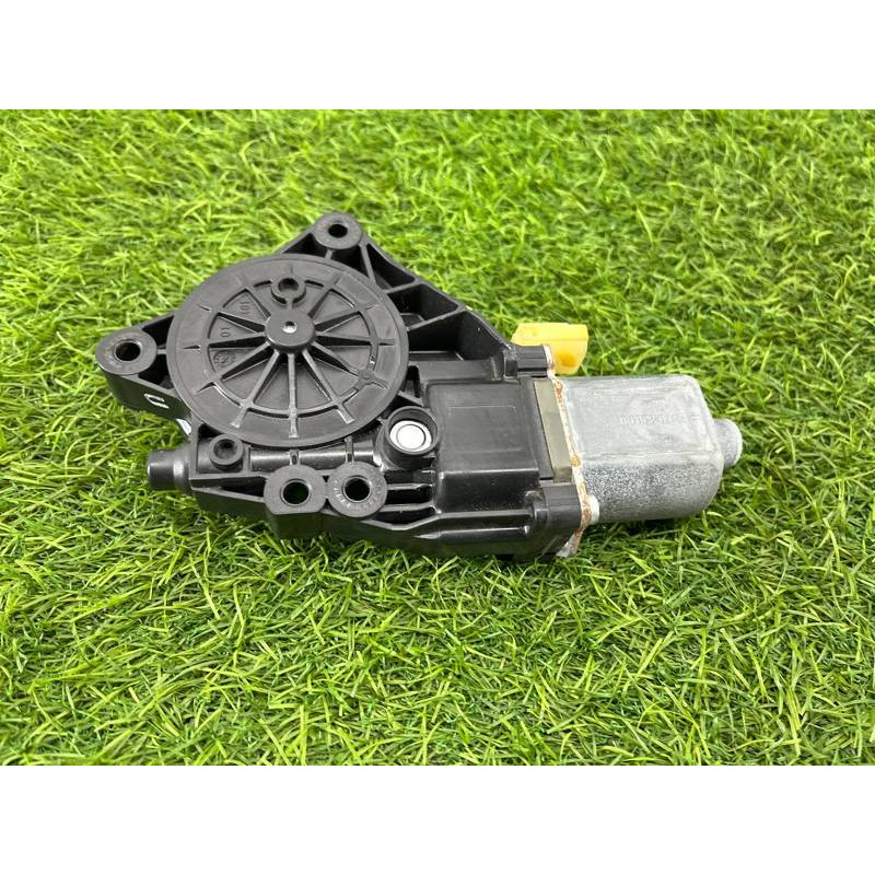 Мотор стеклоподъемника (электрика) Hyundai Sonata YF 834603Q001