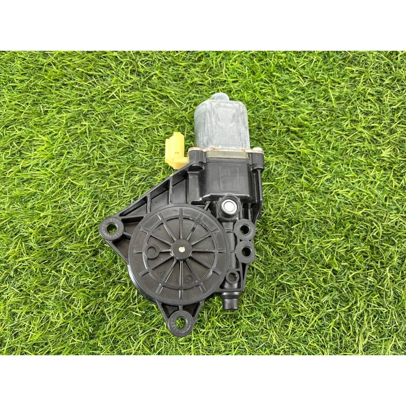 Мотор стеклоподъемника (электрика) Hyundai Sonata YF 834603Q001