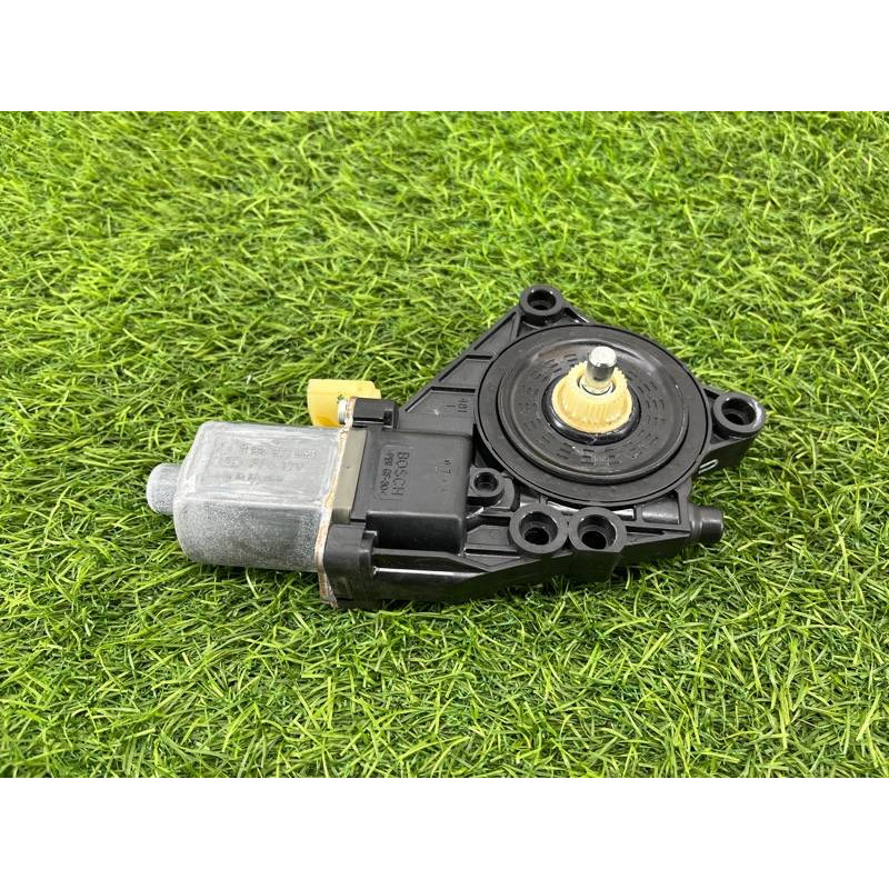 Мотор стеклоподъемника (электрика) Hyundai Sonata YF 834603Q001