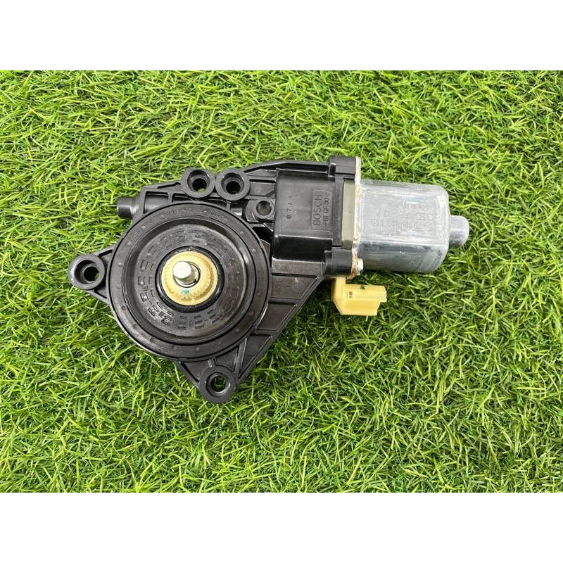 Мотор стеклоподъемника (электрика) Hyundai Sonata YF 834603Q001