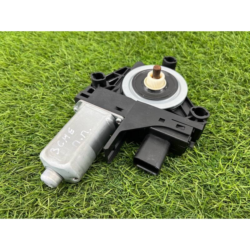 Мотор стеклоподъемника (электрика) Jeep Cherokee Trailhawk 2014 2.4 68227224AA