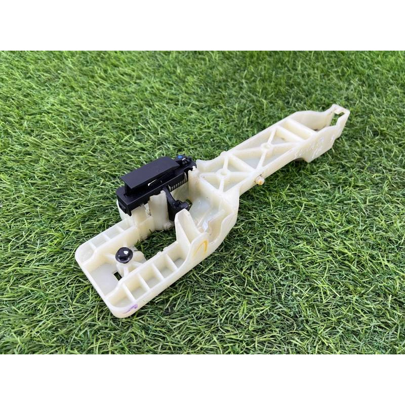 Кронштейн ручки двери (кузов и элементы) Hyundai Sonata YF 836653S000