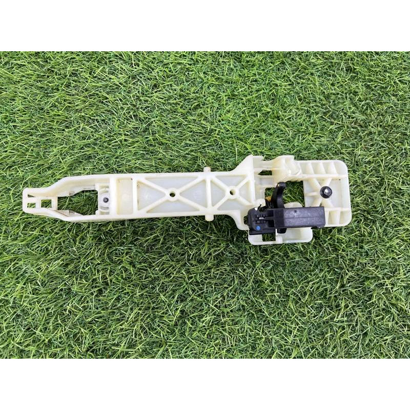 Кронштейн ручки двери (кузов и элементы) Hyundai Sonata YF 836653S000