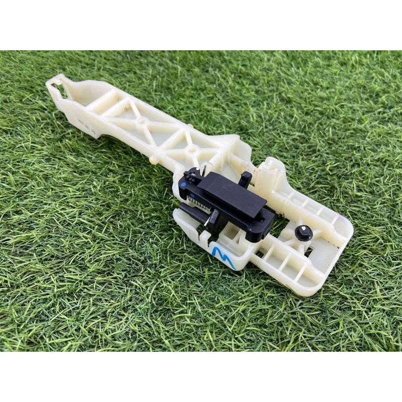 Кронштейн ручки двери (кузов и элементы) Hyundai Sonata YF 836653S000